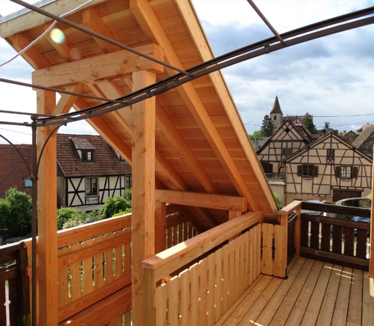 Terrasse en mélèze à Hunawihr près de Beblenheim, Mittelwihr, Zellenberg, Bennwihr